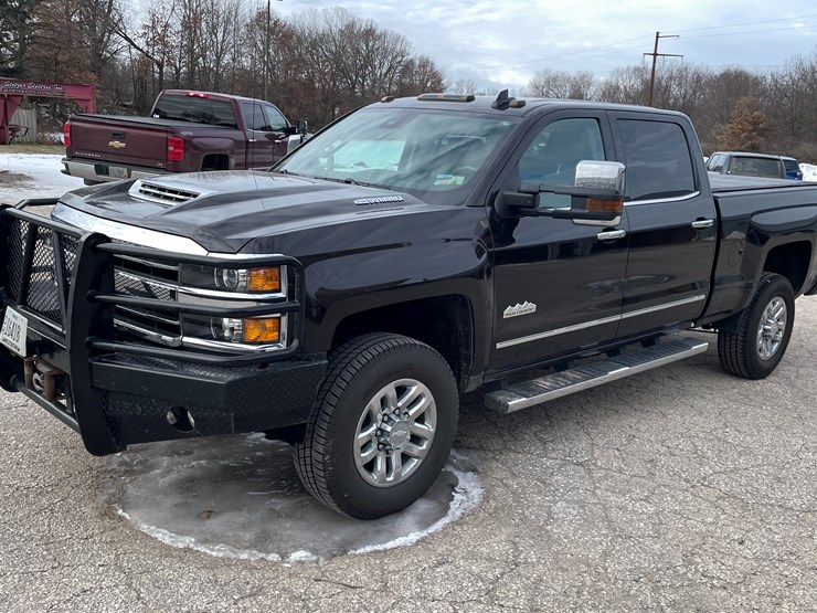 #4000-•-2019-chevy-silverado-high-country-pickup-(has-wi-title)-image-1