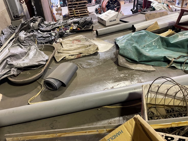 #7009-•-contents-on-top-of-oven-image-16