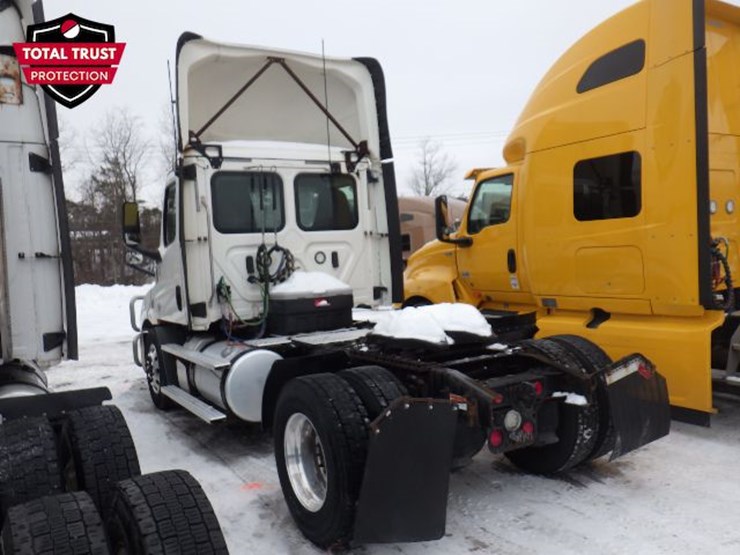 2020-freightliner-cascadia-116-image-13