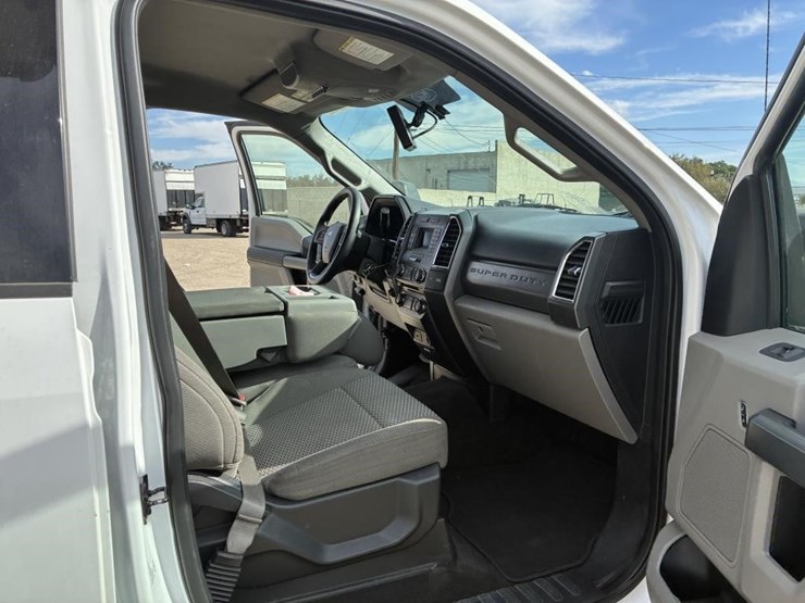 2017-ford-f550-xlt-image-13