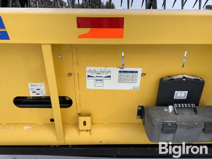 2014-new-holland-880cf-30-image-16