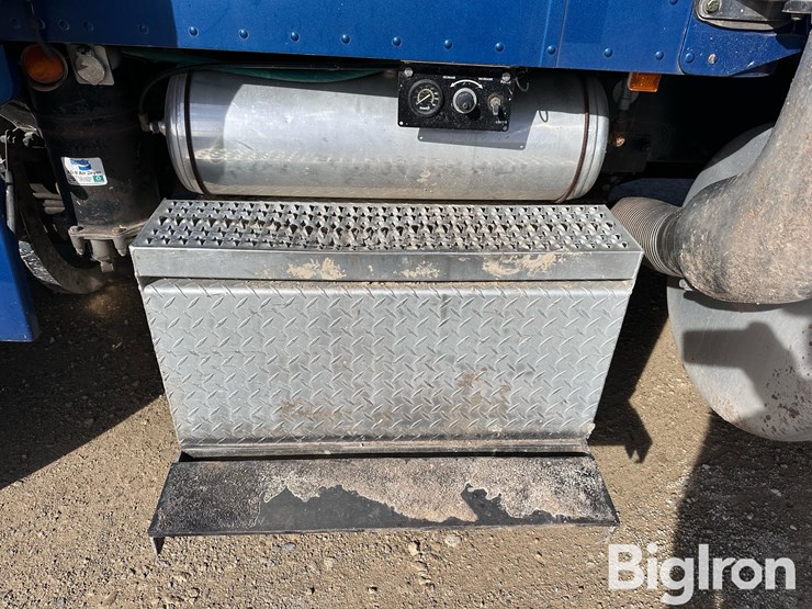 2002-peterbilt-379-image-14