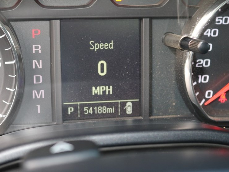 2016-chevrolet-3500-image-10