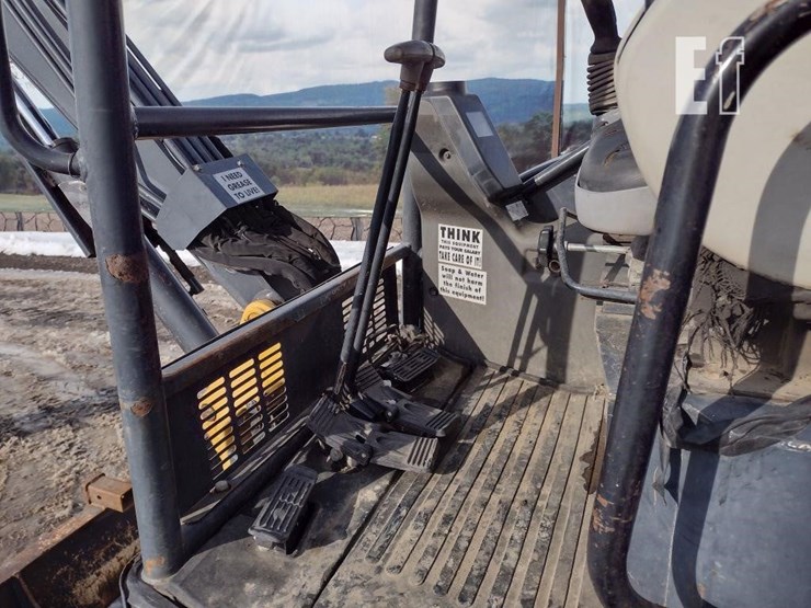 2013-deere-35d-image-11