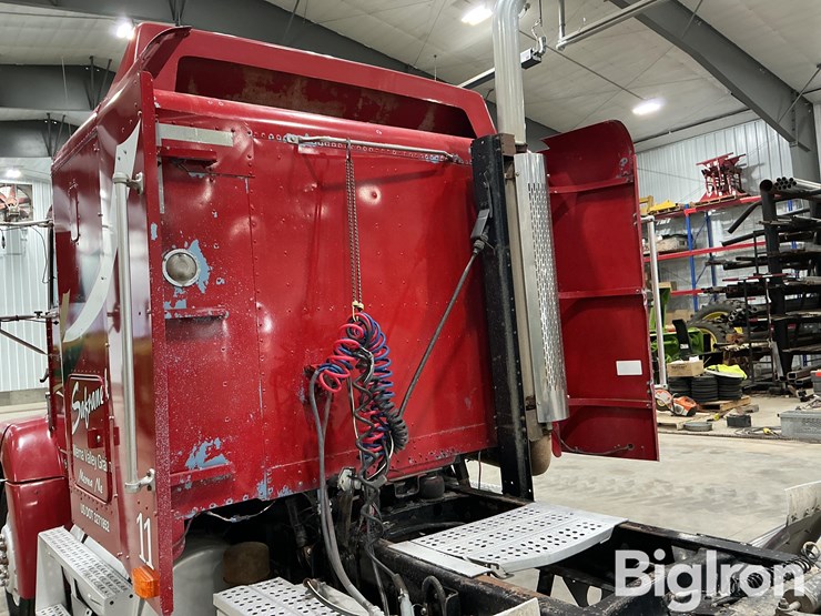 1994-freightliner-fld112-image-17