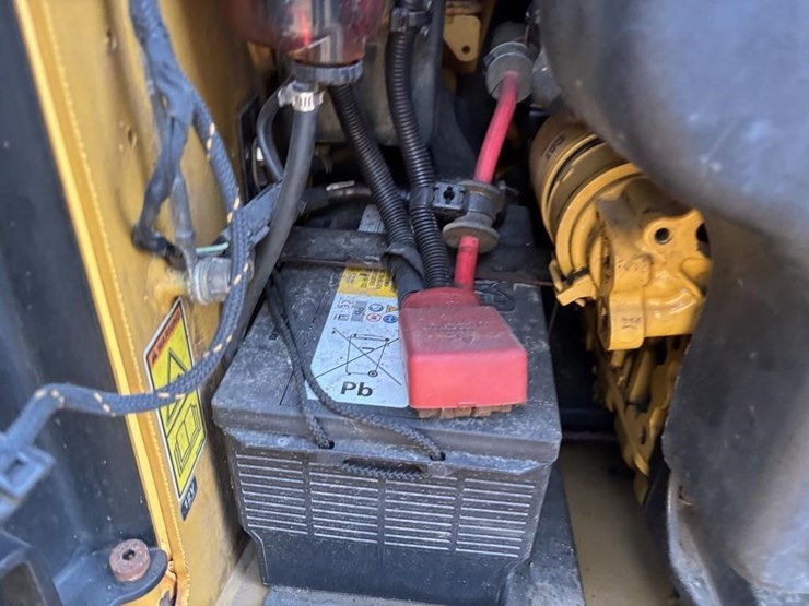 2021-caterpillar-259d3-image-33