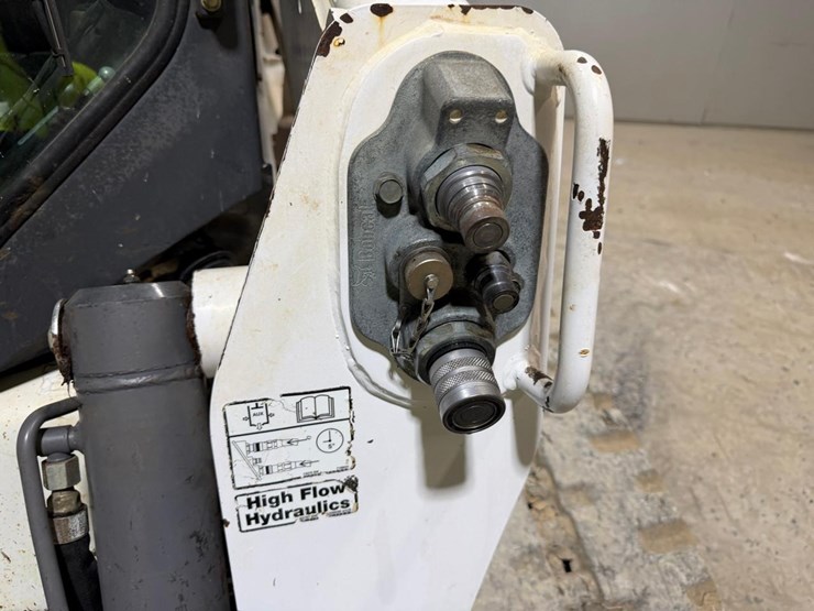 2016-bobcat-t870-image-39