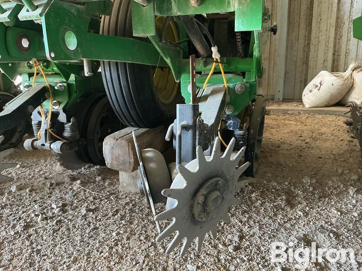 2005-john-deere-1700-image-17