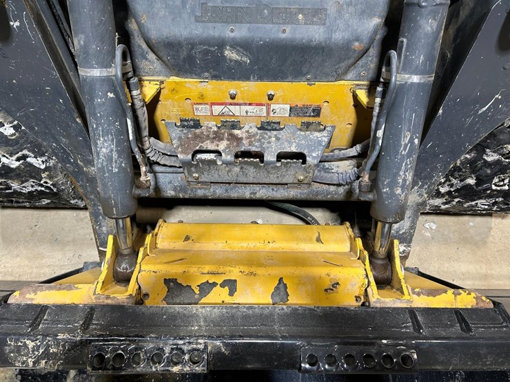 2023-deere-325g-image-10