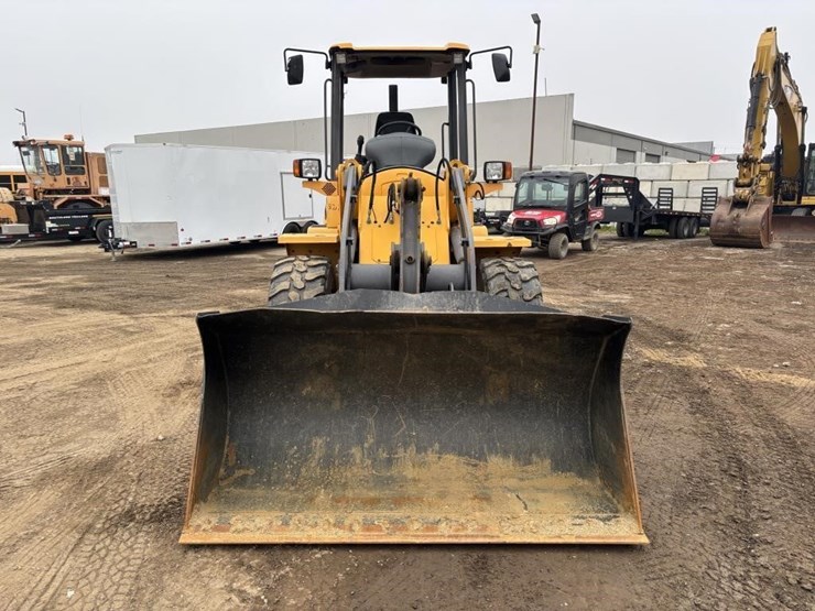 2012-volvo-l30b-image-6