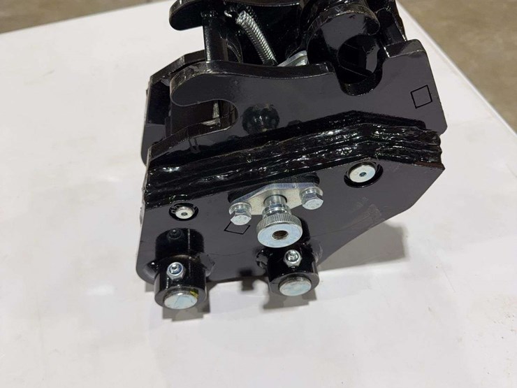 sdlanch-mini-excavator-quick-attach-image-3