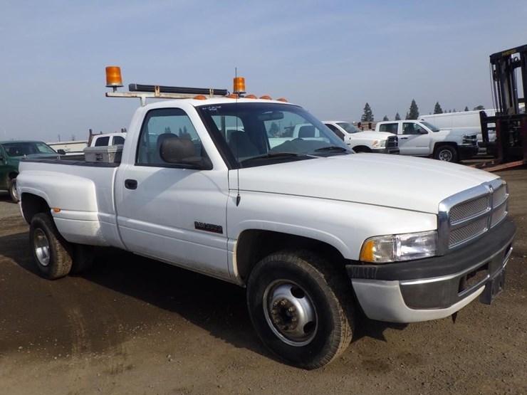 1999-dodge-ram-3500-image-2