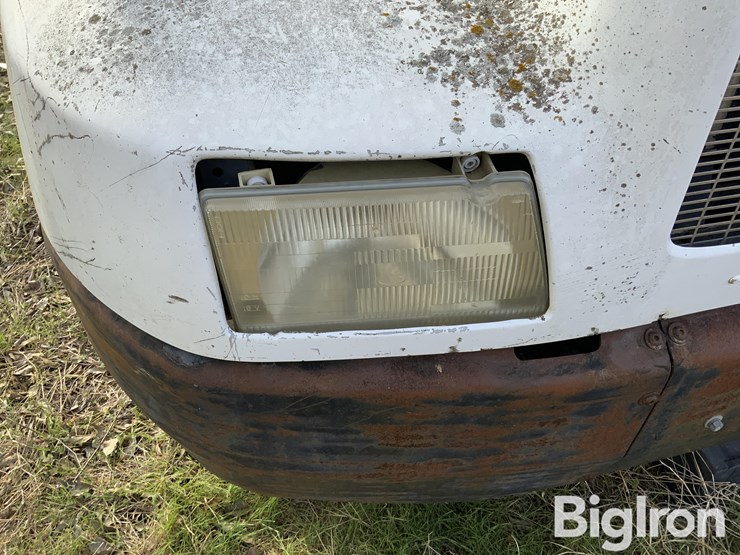 1998-peterbilt-330-image-13