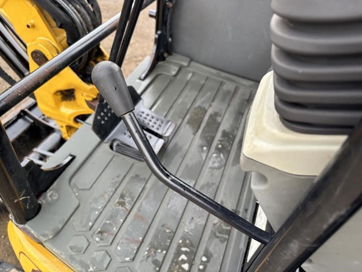 2018-caterpillar-303-image-30