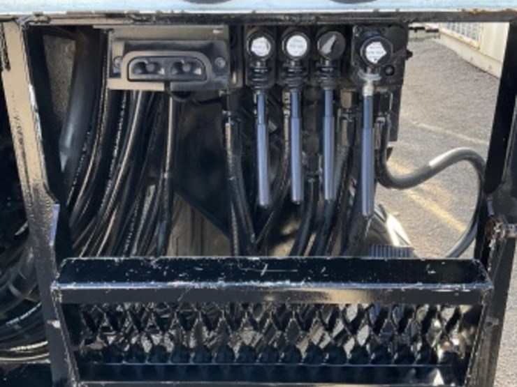 2009-international-7400-image-12