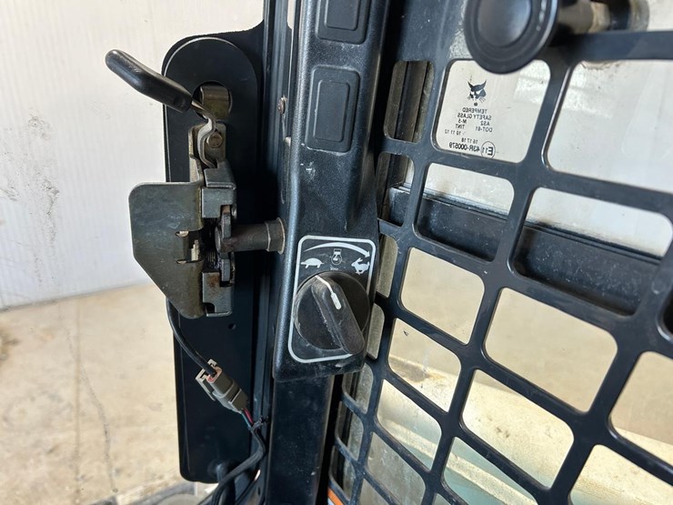 2016-bobcat-t870-image-25