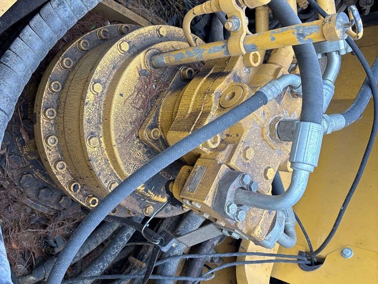 2017-caterpillar-336f-image-16