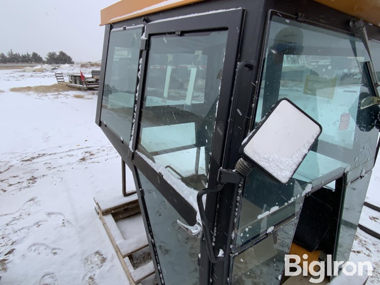 valmet-tractor-cab-&-hood-image-10