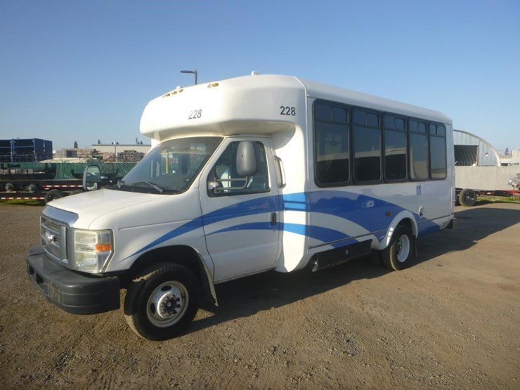 2014-ford-e450-image-1