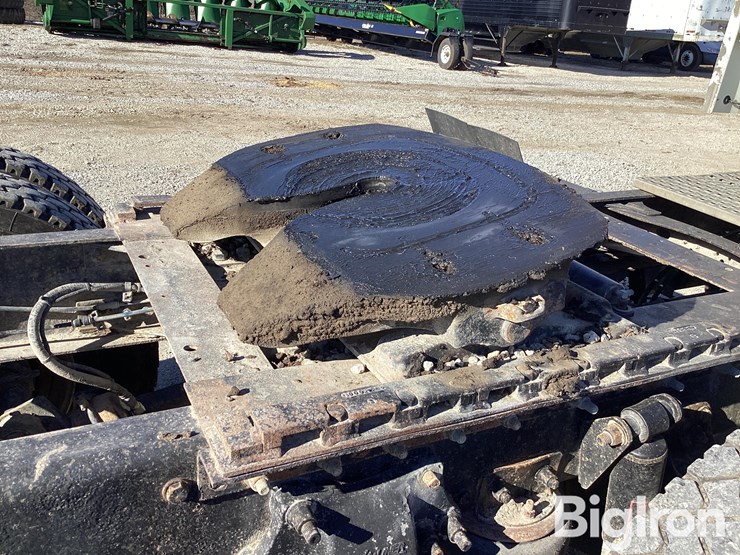 2002-freightliner-fld112-image-9