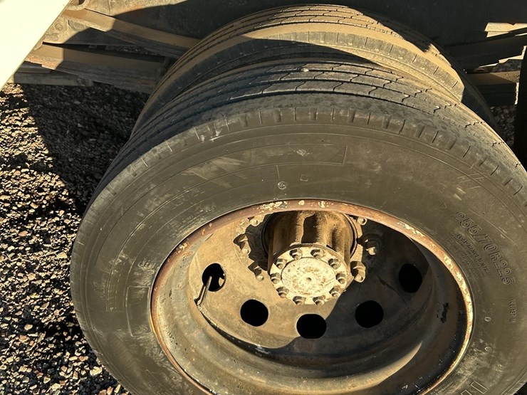 2016-volvo-f613-image-16