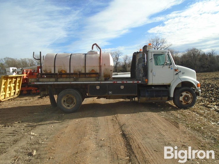 1999-international-8100-image-4