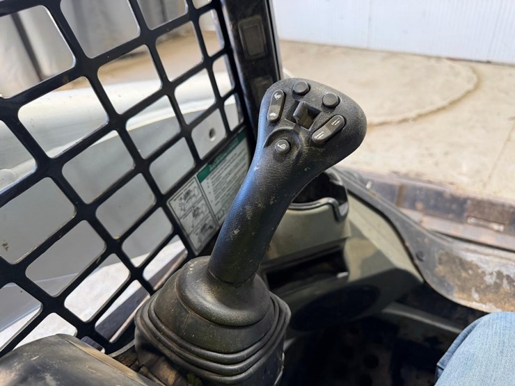 2017-bobcat-t770-image-19