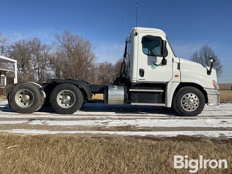 2012-freightliner-cascadia-125-image-4