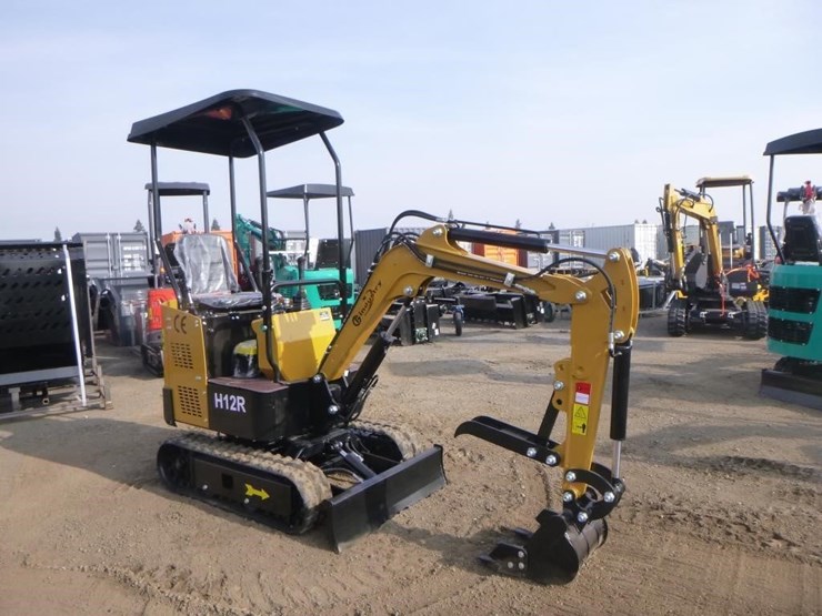 agt-h12r-hydraulic-excavator-image-2