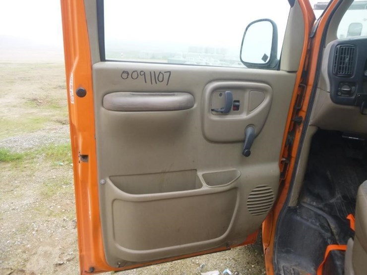 2000-gmc-3500-image-16