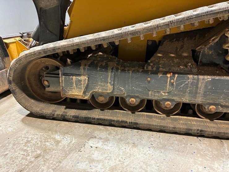 2023-deere-331g-image-17