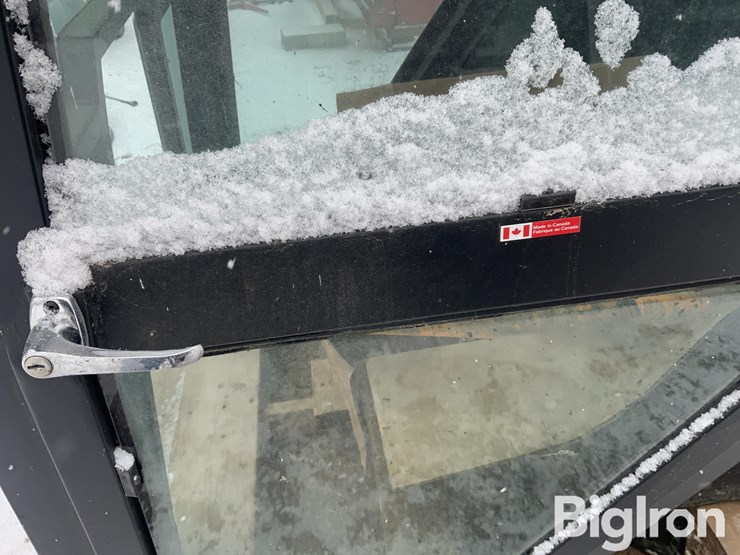 valmet-tractor-cab-&-hood-image-11