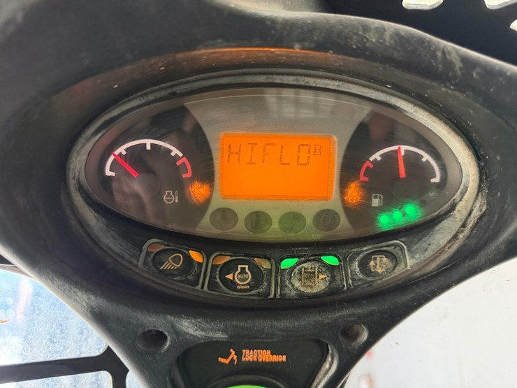 2016-bobcat-t870-image-51