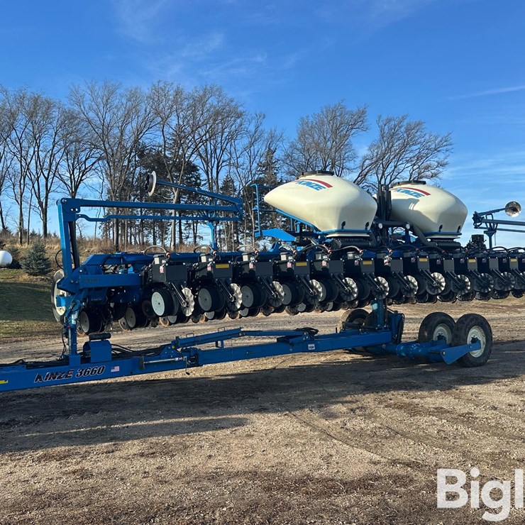 2017 KINZE 3660
