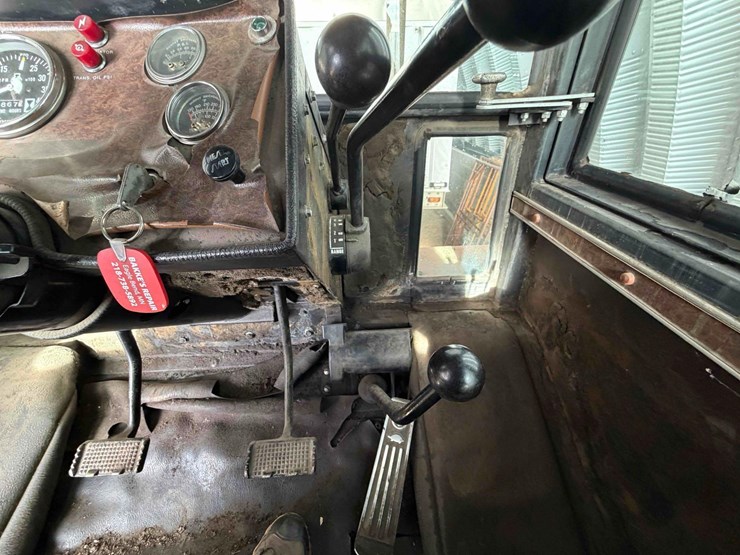 1979-versatile-835-image-44