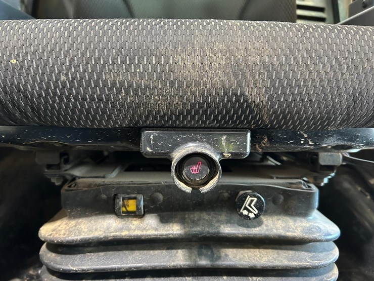 2022-caterpillar-259d3-image-21