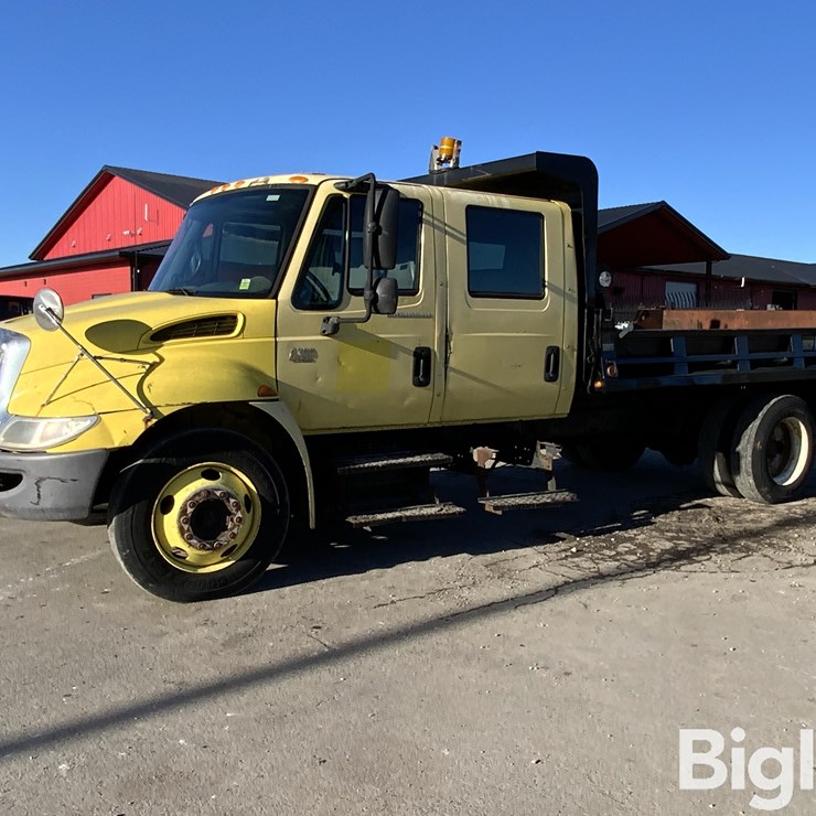 2004 INTERNATIONAL 4300 SBA