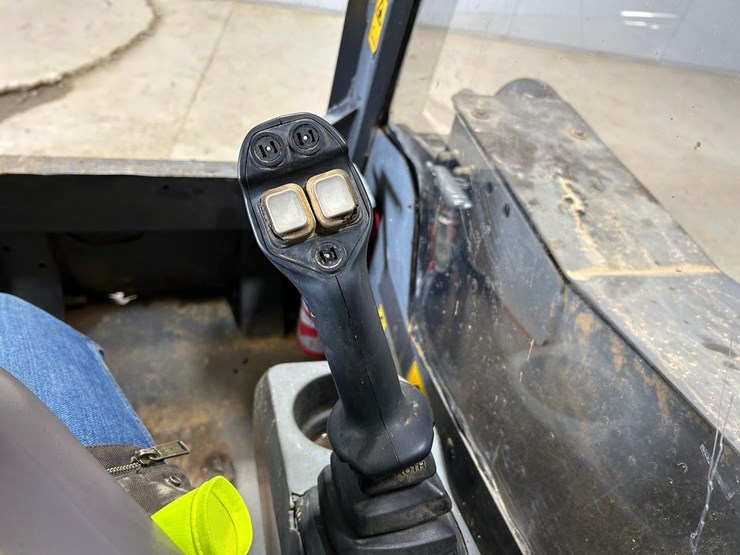 volvo-mct135c-image-22