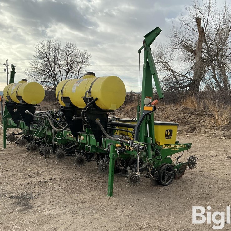 2005 JOHN DEERE 1700