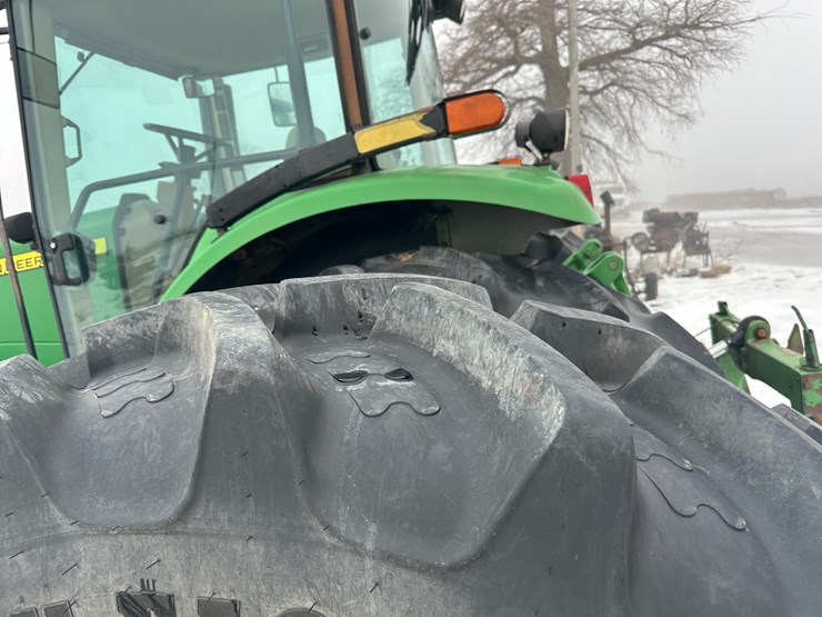 john-deere-8330-image-6