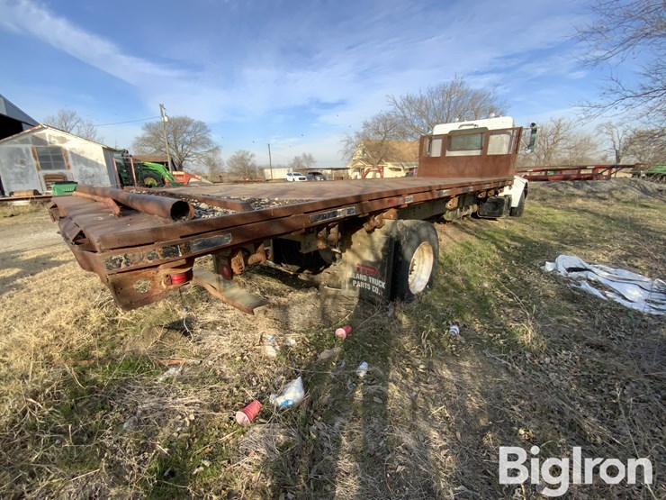 1998-peterbilt-330-image-5
