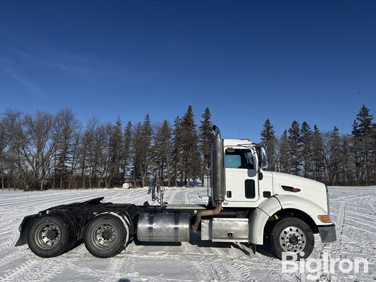 2010-peterbilt-384-image-4