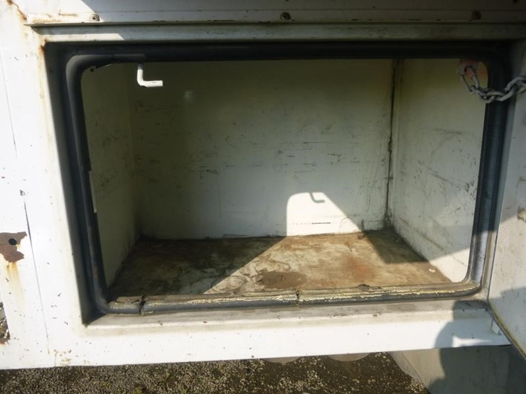 2010-ford-f550-image-25