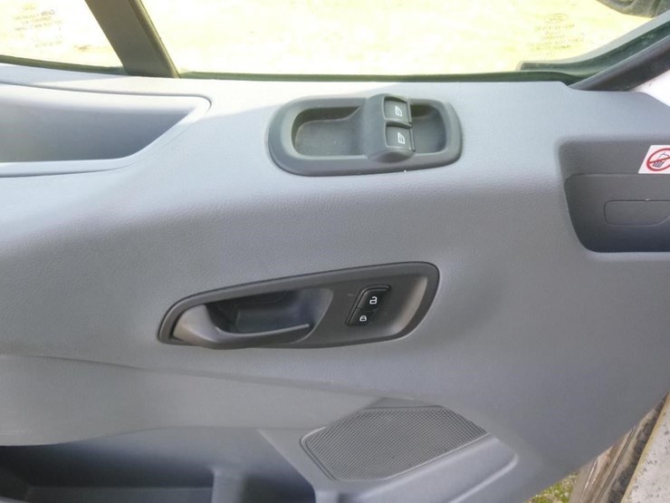 2019-ford-transit-image-16