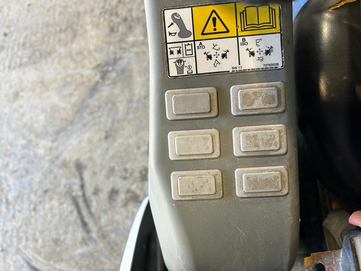 2017-bobcat-e32i-image-24