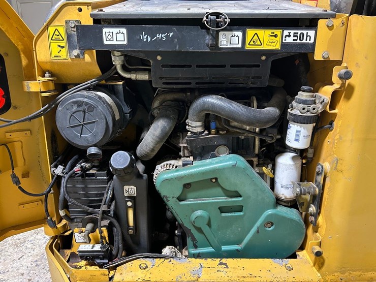 volvo-mct135c-image-15