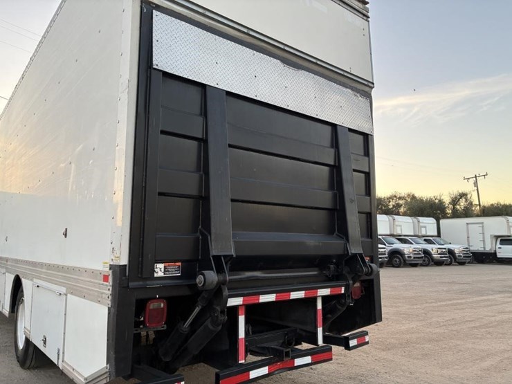 2016-ford-f650-xlt-image-5