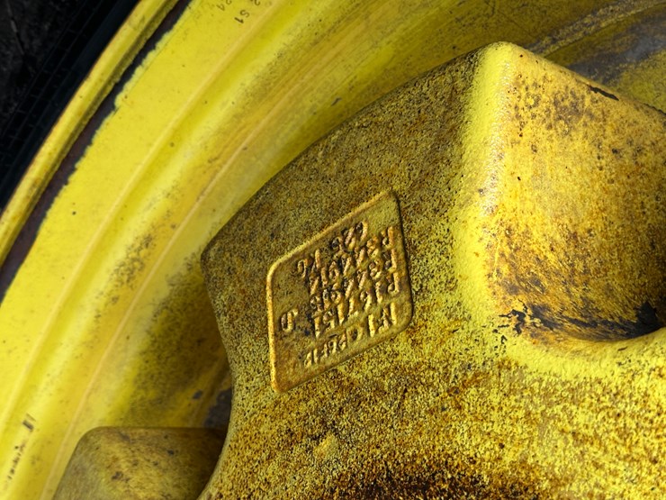 2012-john-deere-8310r-image-12