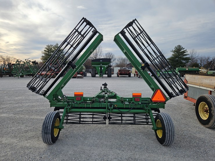 john-deere-200-image-8