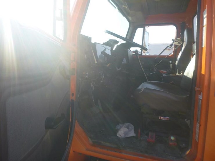 1998-international-4900-image-8